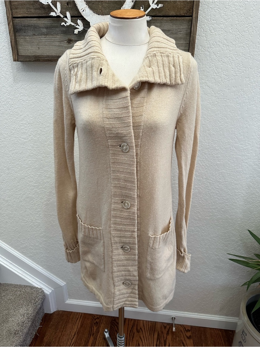 Patagonia Classic Cream Button-Front Women’s Sweater Cardigan Wool Blend size S